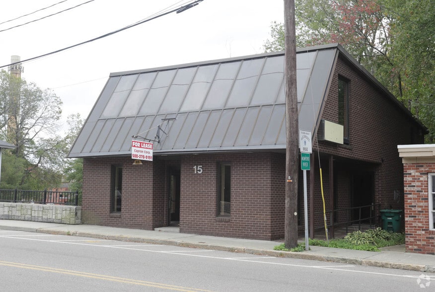 15 Mendon St, Uxbridge, MA à vendre - Photo principale – Image 1 sur 4