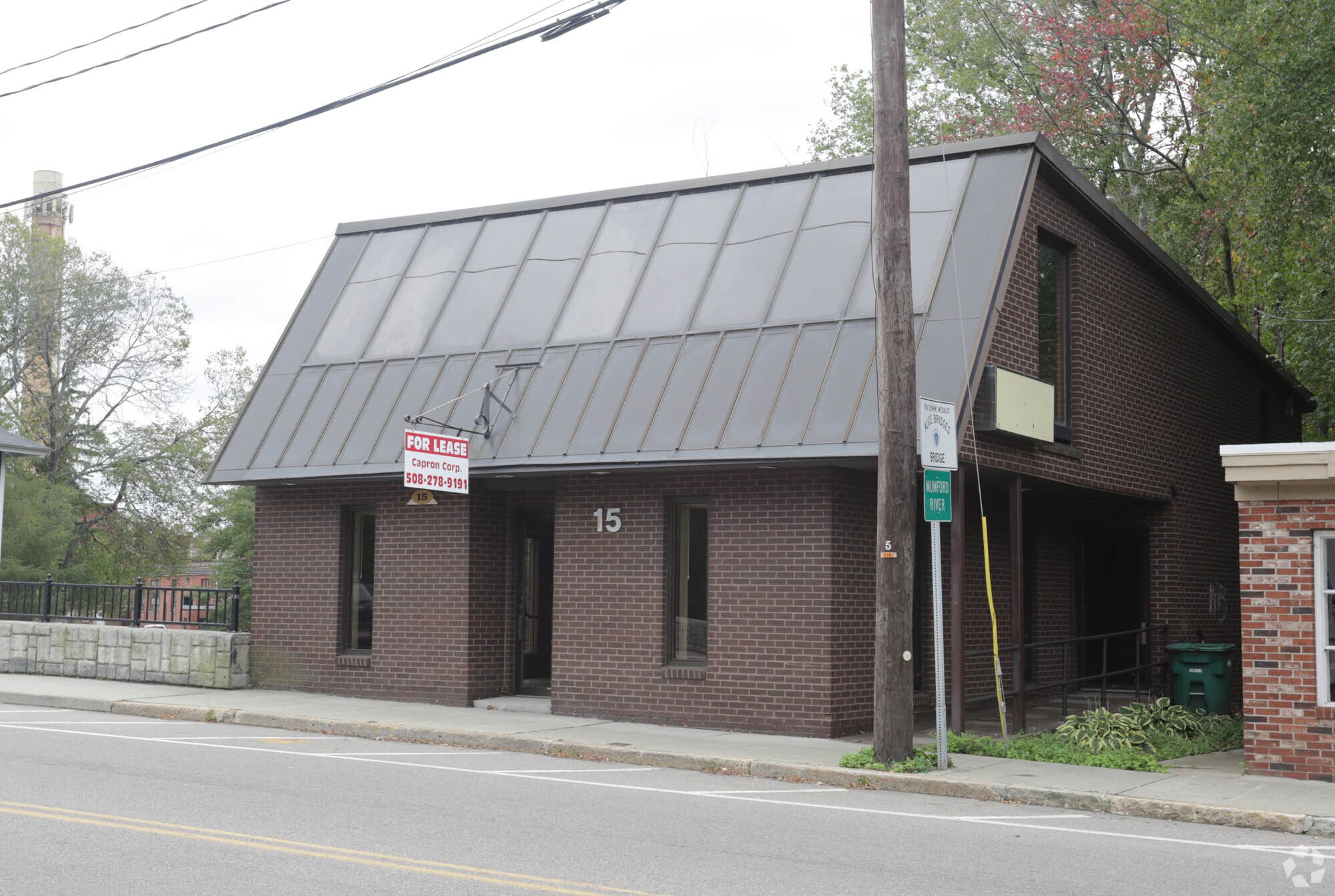 15 Mendon St, Uxbridge, MA à vendre Photo principale– Image 1 sur 5