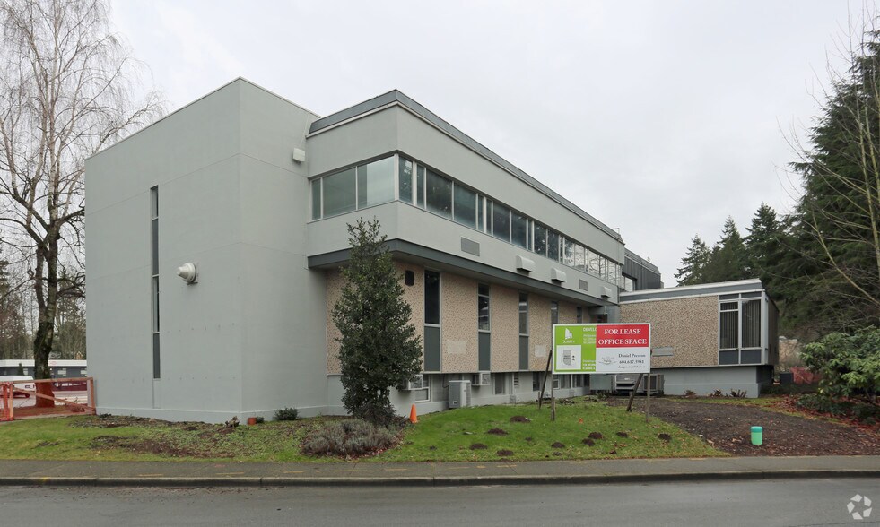 14225 57th Ave, Surrey, BC à louer - Photo principale – Image 1 sur 3