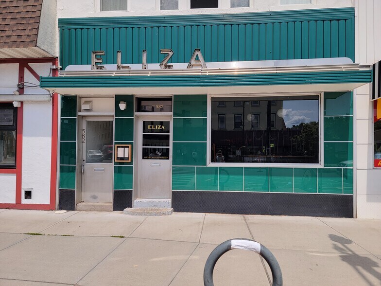 582 Broadway, Kingston, NY à vendre - Photo de l’immeuble – Image 2 sur 12