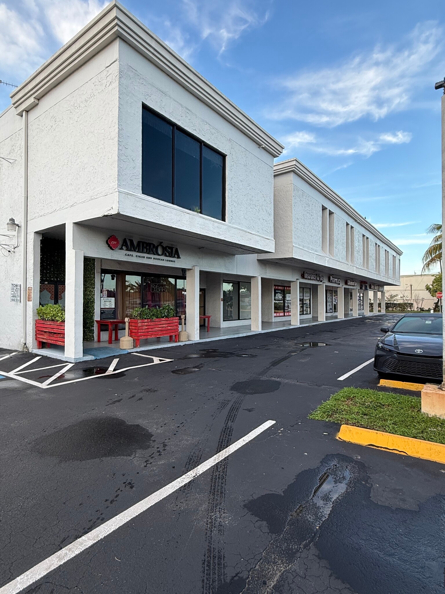 429 W Hallandale Beach Blvd, Hallandale, FL à louer Photo principale– Image 1 sur 11