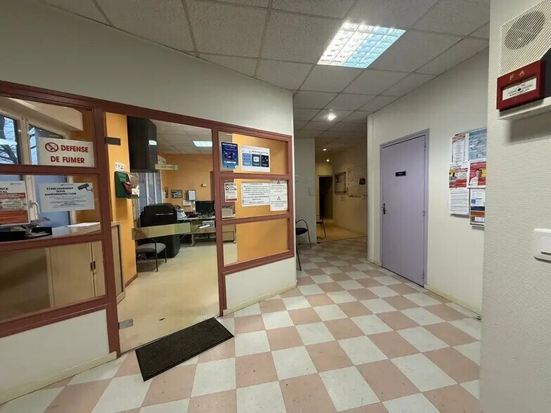 Bureau dans Beauvais à louer - Photo de l’immeuble – Image 2 sur 11