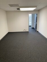 6160 N Cicero Ave, Chicago, IL à louer Photo de l’immeuble– Image 2 sur 3