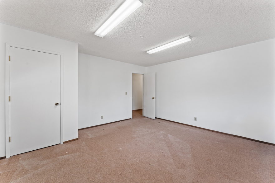 235 W Pueblo St, Reno, NV à louer - Photo intérieure – Image 3 sur 39