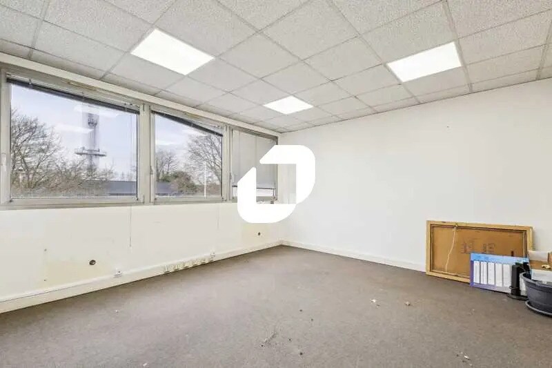 Bureau dans Villepinte à louer - Photo de l’immeuble – Image 3 sur 9