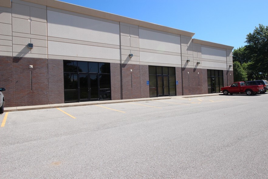 700 Van Dorn St, Lincoln, NE à louer - Photo de l’immeuble – Image 2 sur 8
