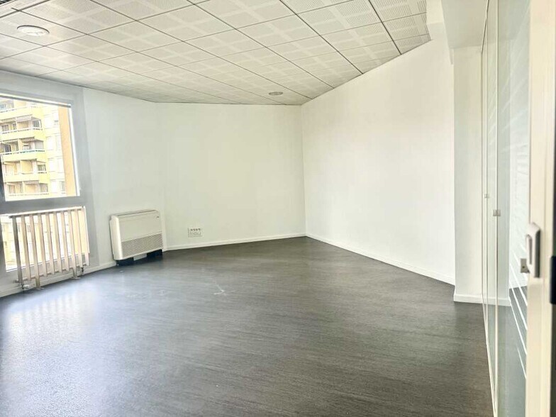 Bureau dans Villeurbanne à louer - Photo de l’immeuble – Image 3 sur 9