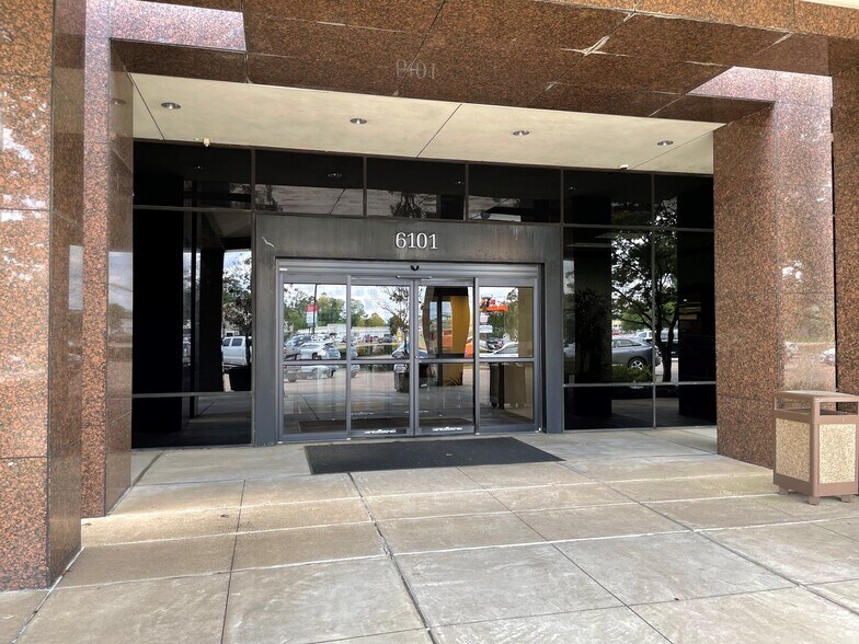 6101 S Broadway Ave, Tyler, TX à louer - Photo de l’immeuble – Image 2 sur 26