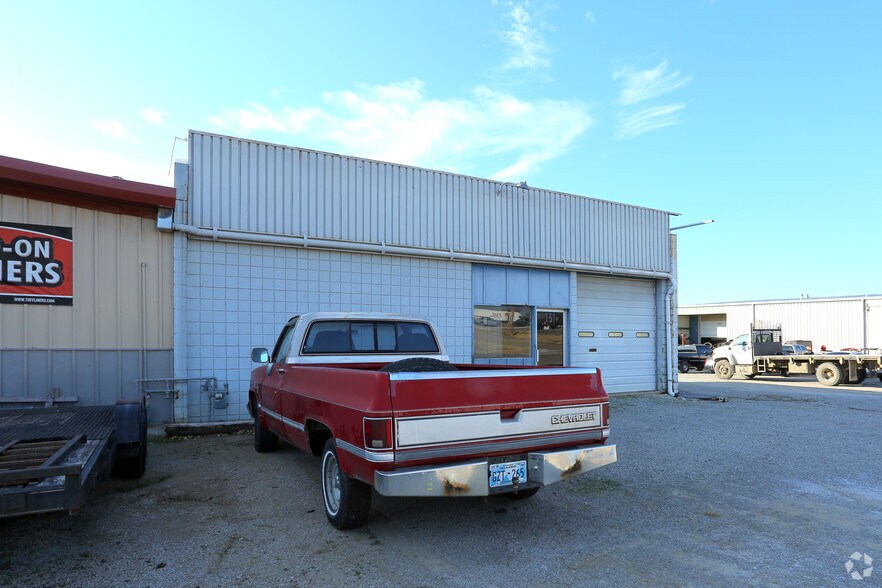 131 SE Cholwell Ave, Bartlesville, OK à vendre - Photo de l’immeuble – Image 2 sur 15