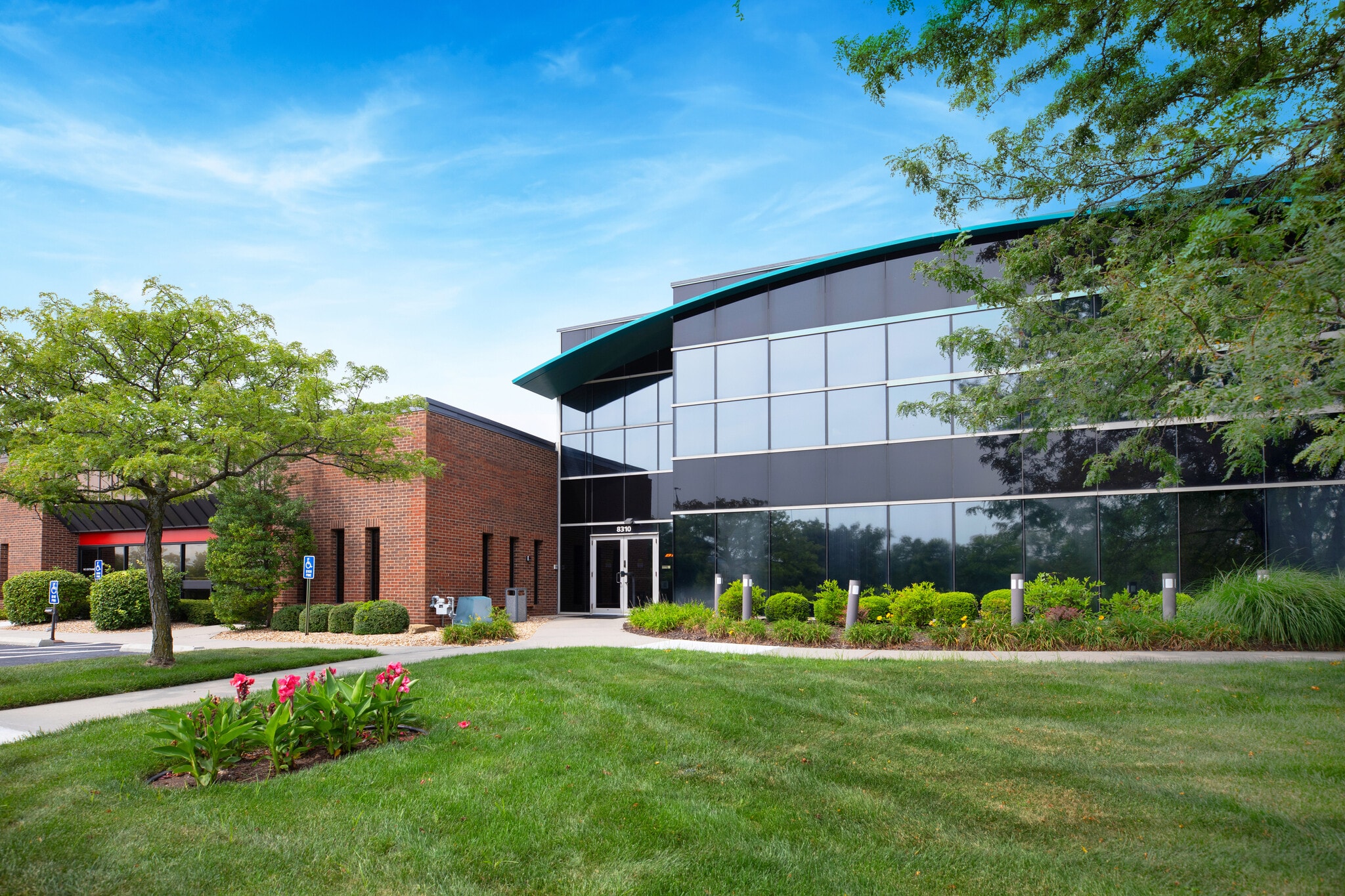 8300-8320 Nieman Rd, Lenexa, KS à louer Photo de l’immeuble– Image 1 sur 9
