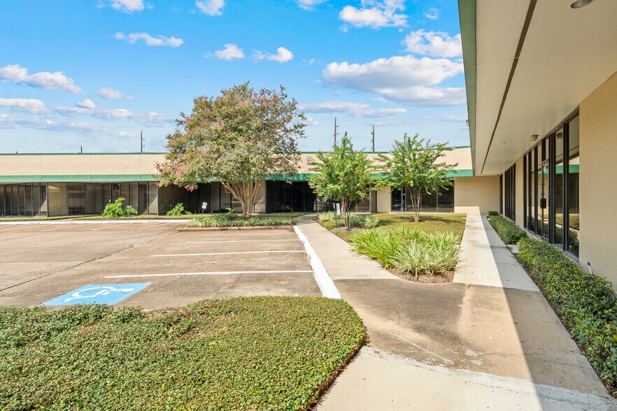 11200-11248 Wilcrest Green Dr, Houston, TX à louer - Photo de l’immeuble – Image 2 sur 33