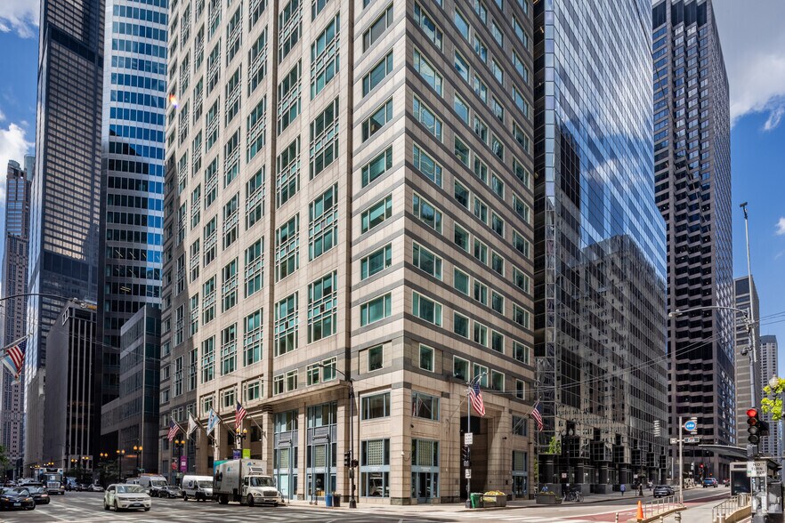 303 W Madison St, Chicago, IL à louer - Photo de l’immeuble – Image 2 sur 2