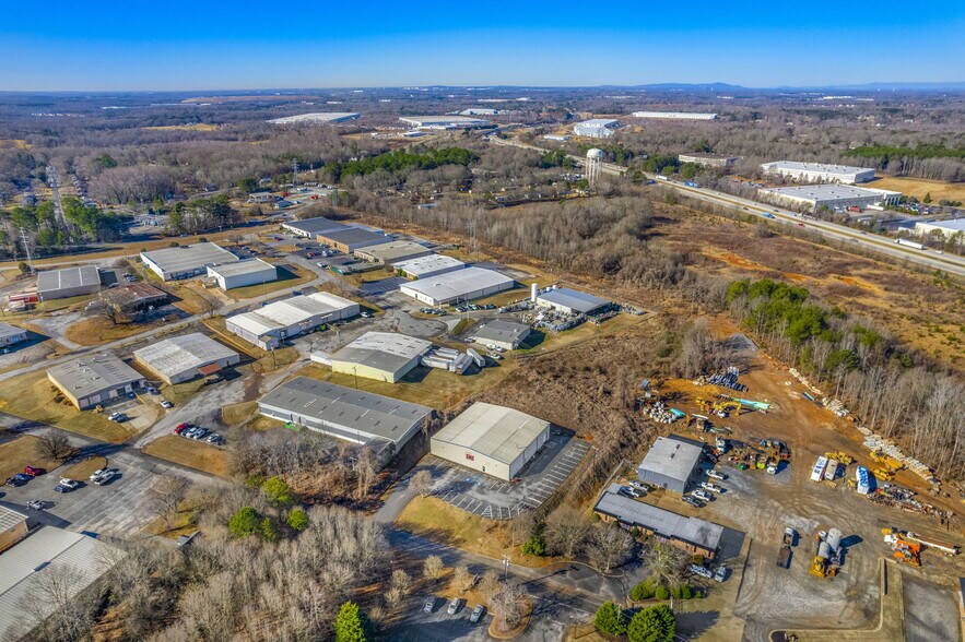 219 Northeast Dr, Spartanburg, SC à vendre - Photo de l’immeuble – Image 3 sur 12