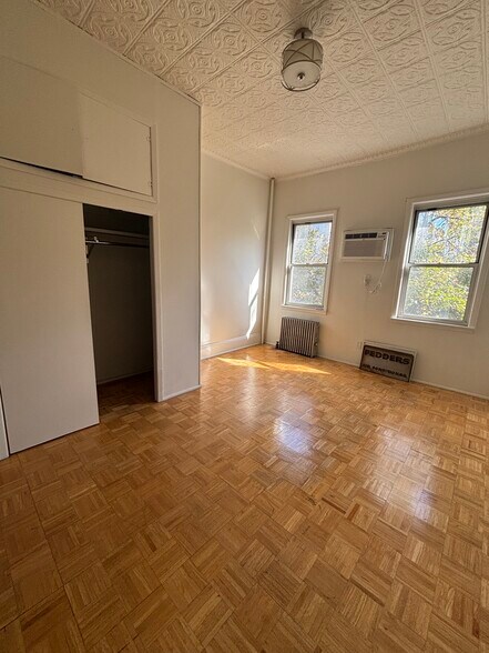 395 Manhattan Ave, New York, NY à vendre - Photo de l’immeuble – Image 3 sur 6