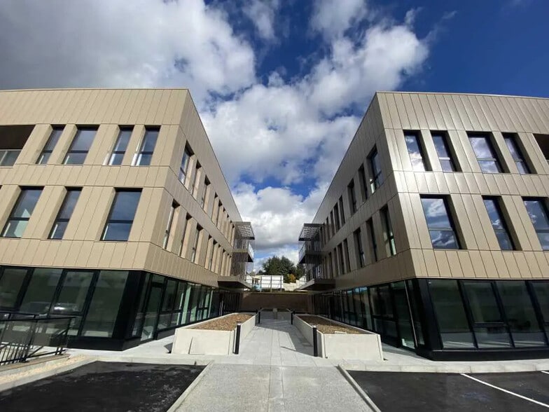 316-437 Allée Des Noisetiers, Limonest à louer - Photo de l’immeuble – Image 2 sur 18