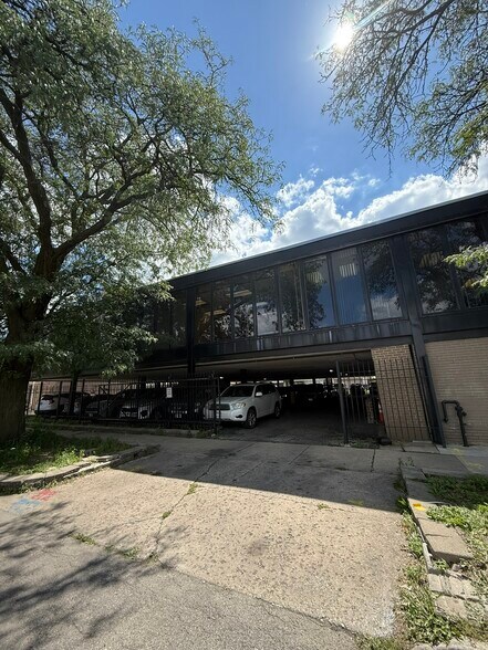 2715 N Central Ave, Chicago, IL à louer - Photo de l’immeuble – Image 3 sur 22