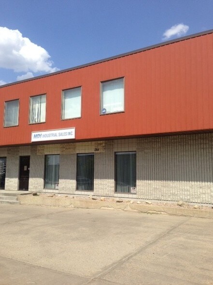 9864A 33 Av NW, Edmonton, AB à louer - Photo de l’immeuble – Image 3 sur 9