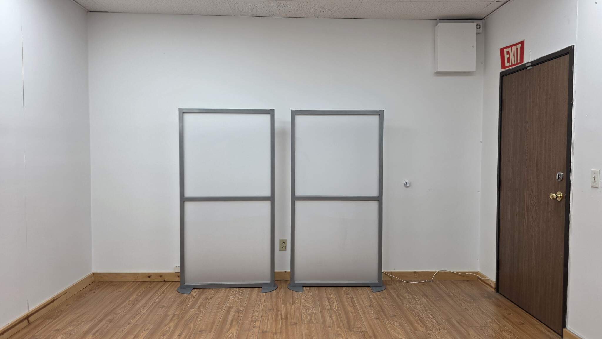 4711 Oakwood Ave, Los Angeles, CA à louer Photo de l’immeuble– Image 1 sur 5