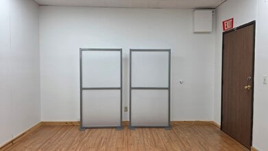 4711 Oakwood Ave, Los Angeles, CA à louer Photo de l’immeuble– Image 1 sur 5