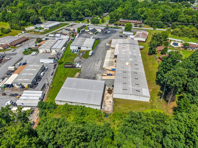 10490 N NC Highway 150, Clemmons, NC à louer - Photo de l’immeuble – Image 1 sur 19