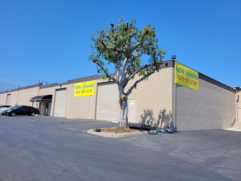 1009-1033 Brooks St, Ontario, CA à louer - Photo de l’immeuble – Image 3 sur 12