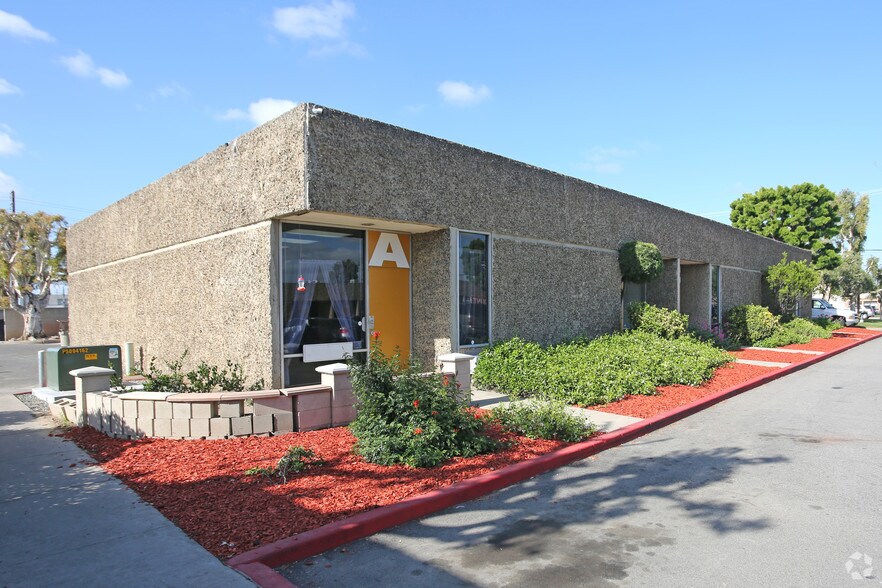 1040 S Raymond Ave, Fullerton, CA à louer - Photo principale – Image 2 sur 18