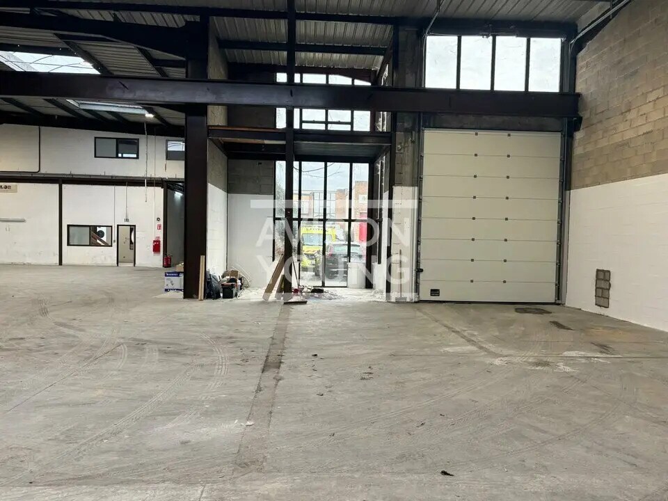 Local d’activités dans Le Thillay à louer Photo de l’immeuble– Image 1 sur 6