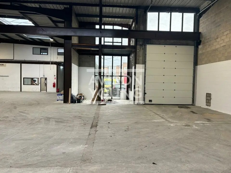 Local d’activités dans Le Thillay à louer Photo intérieure– Image 1 sur 6