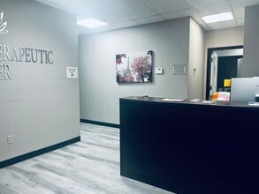 2755-2795 E Desert Inn Rd, Las Vegas, NV à louer Photo intérieure– Image 1 sur 9