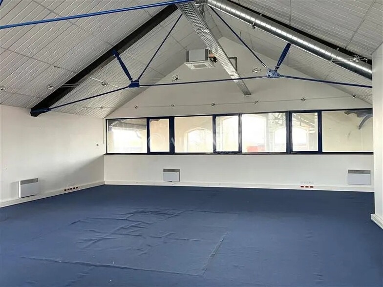 Bureau dans Bourges à louer - Photo de l’immeuble – Image 3 sur 5