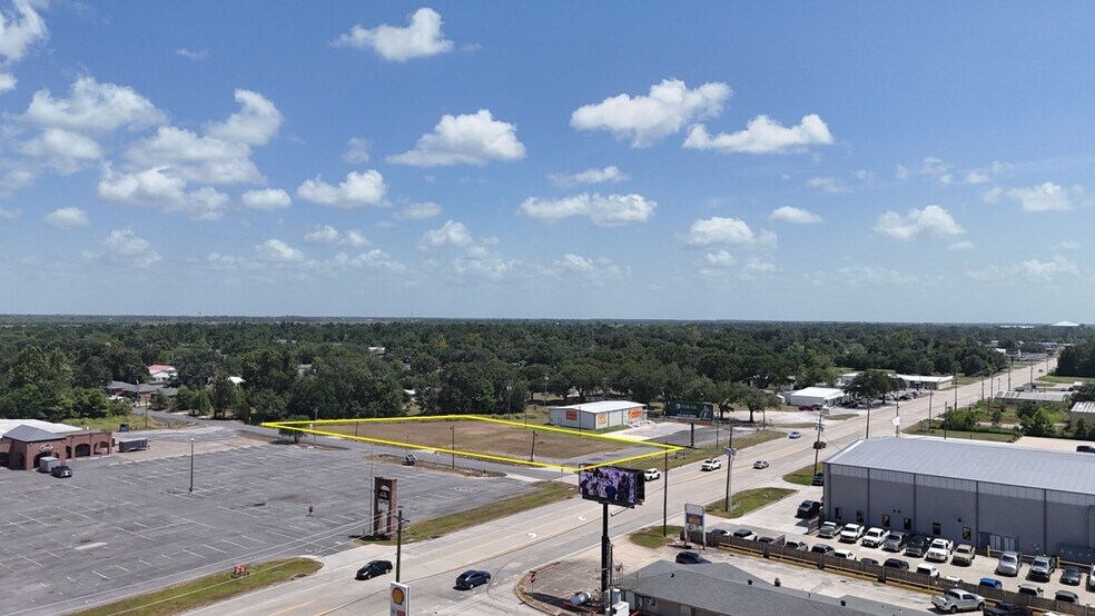 5405 Common Street, Lake Charles, LA à louer - Photo de l’immeuble – Image 2 sur 2