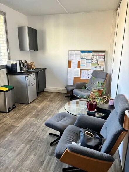 Bureau dans Saint-Maur-des-Fossés à vendre - Photo de l’immeuble – Image 2 sur 17