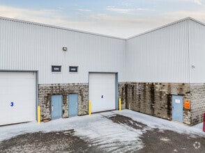 4293-4345 Des Laurentides (A-15) E, Laval, QC à louer Photo de l’immeuble– Image 2 sur 9