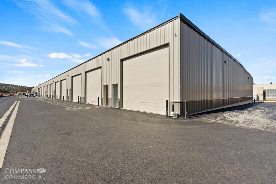 20485 NE Funner Pl, Bend, OR à vendre - Photo de l’immeuble – Image 2 sur 16