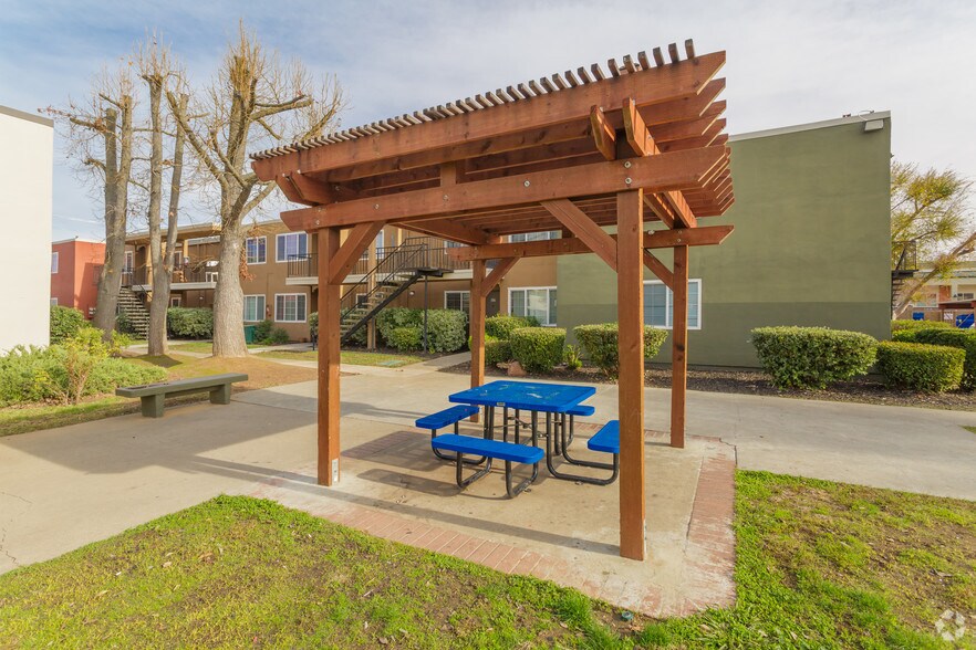 5900 Riza Ave, Sacramento, CA à vendre - Photo de l’immeuble – Image 3 sur 7