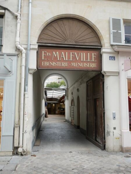 66 Rue Saint-Dominique, Paris à louer Photo de l’immeuble– Image 1 sur 10