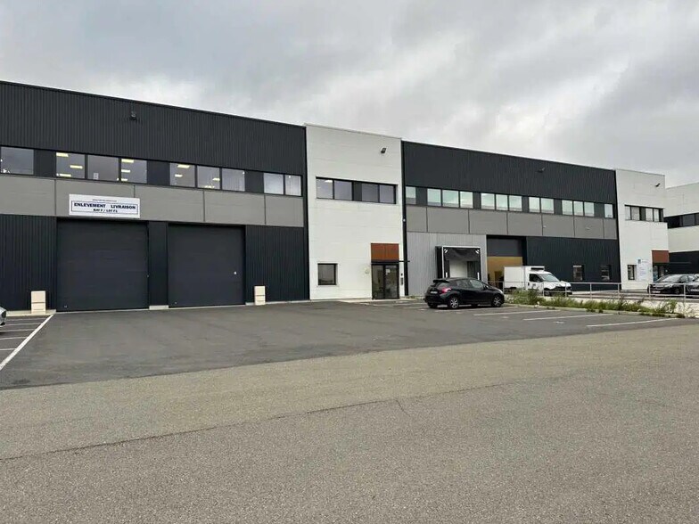 Local d’activités dans Groslay à louer - Photo de l’immeuble – Image 1 sur 1