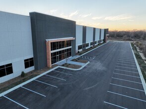 3890 Pheasant Ridge Dr, Blaine, MN à louer Photo de l’immeuble– Image 1 sur 1