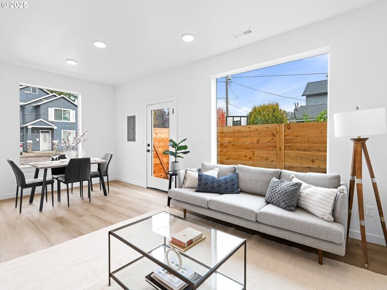 8424 Clay st, Portland, OR à vendre - Photo de l’immeuble – Image 3 sur 17