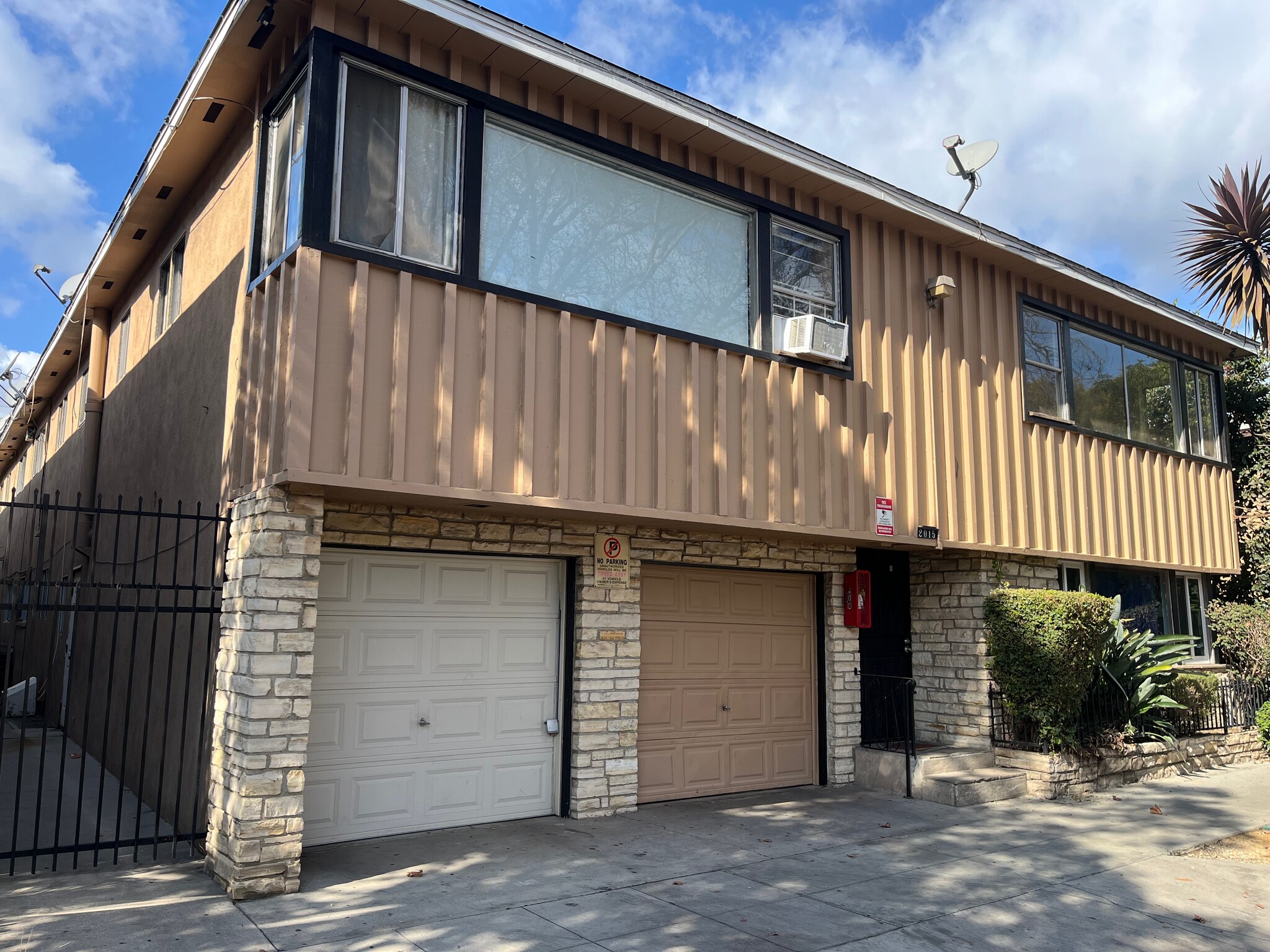 2015 Cedar Ave, Long Beach, CA à vendre Photo principale– Image 1 sur 3