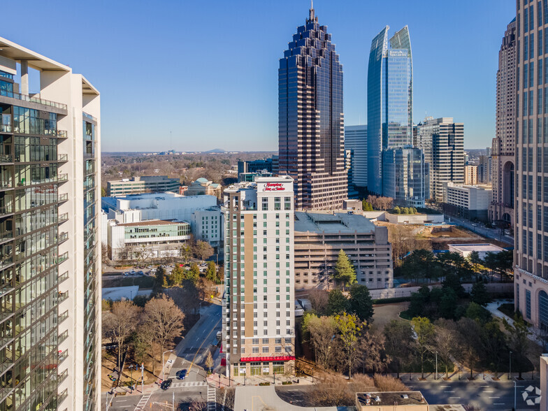 1231 W Peachtree St NE, Atlanta, GA à louer - Aérien – Image 3 sur 6