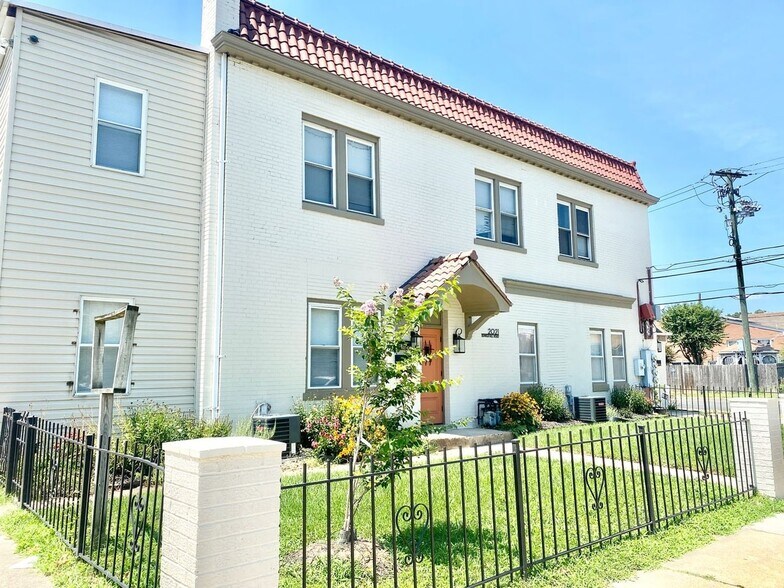 2021 Bunker Hill Rd NE, Washington, DC à vendre - Photo de l’immeuble – Image 2 sur 12