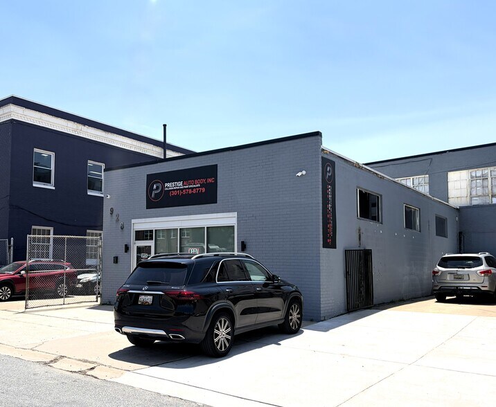 Prestige Auto Body Portfolio portefeuille de 2 biens à vendre sur LoopNet.fr - Photo de l’immeuble – Image 2 sur 12