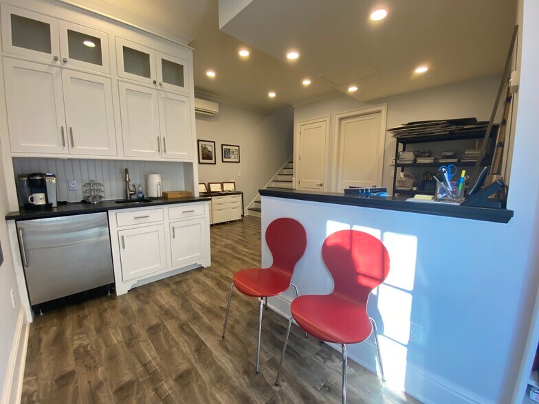 215 River Road Ext, Cos Cob, CT à louer - Photo intérieure – Image 2 sur 17