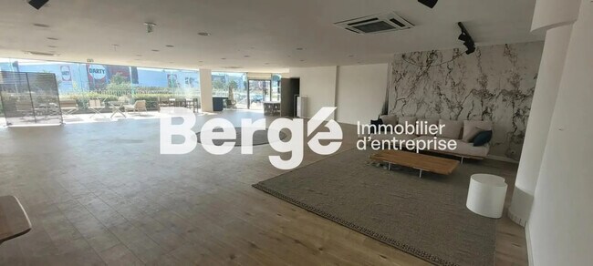 Plus de détails pour Local commercial à vendre