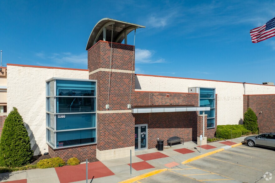 156th & Q, Omaha, NE à louer - Photo de l’immeuble – Image 1 sur 12