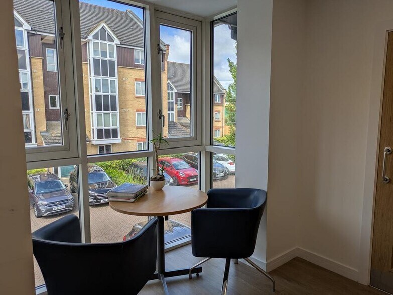 8-9 Faraday Rd, Guildford à vendre - Photo de l’immeuble – Image 2 sur 3