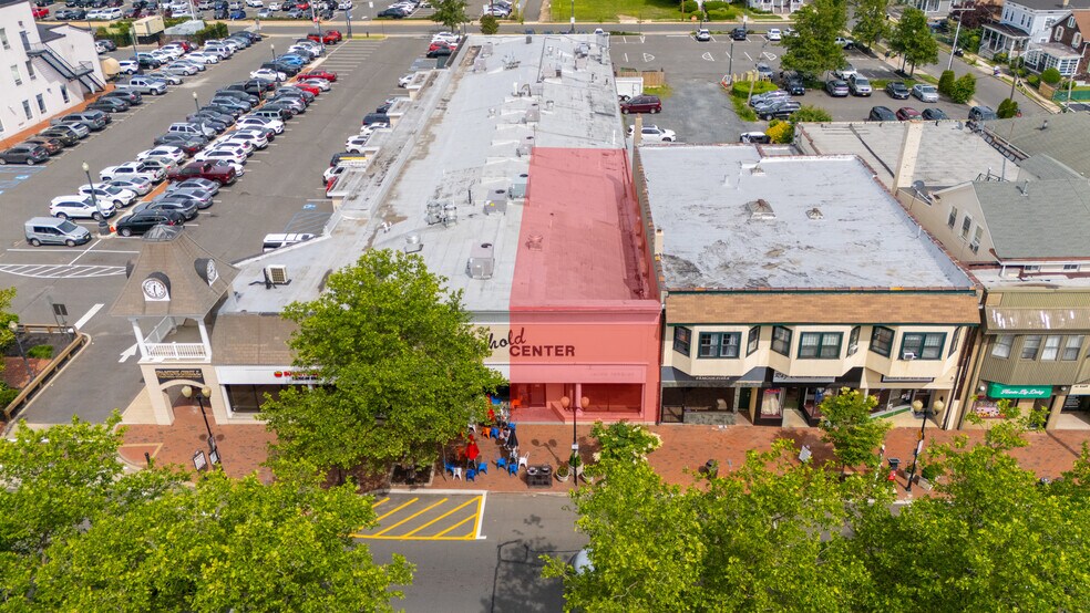31 E Main St, Freehold, NJ à louer - Photo de l’immeuble – Image 3 sur 6