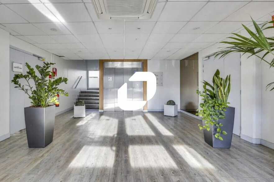 Bureau dans Noisiel à louer - Photo de l’immeuble – Image 1 sur 13