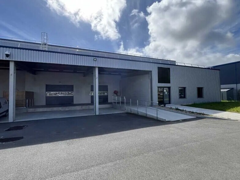 Bureau dans Fleury-les-Aubrais à louer - Photo de l’immeuble – Image 1 sur 9